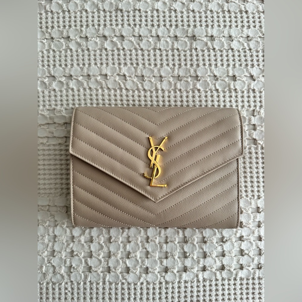YSL CASSANDRE MATELASSÉ FLAP POUCH IN QUILTED GRAIN DE POUDRE EMBOSSED LEATHER
